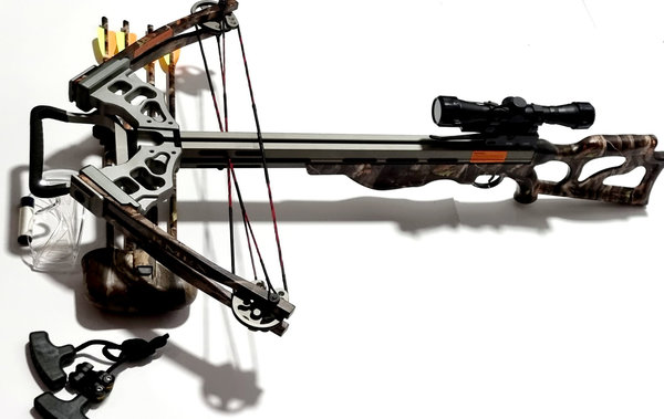 EK Compound-Armbrust  Titan Next G1 Camo 200 lbs, incl 4x32 Zielfernrohr,4 Bolzen und Köcher