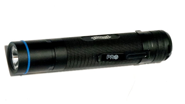Walther PRO SL66r  Taktische Taschenlampe, max. 950 Lumen mit Clip, Wasserdicht bis 15 m